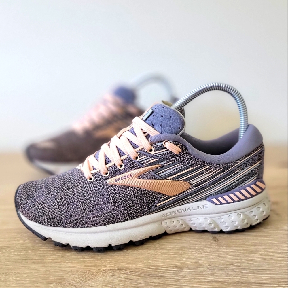 Brooks Adrenaline GTS 19 women's sz 6.5 US running shoes, gray/pink